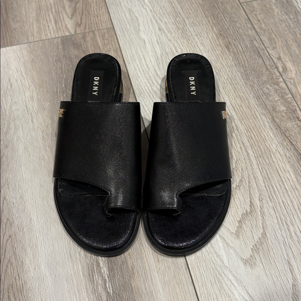 DKNY Womens DAZ Black Leather Casual Slip-On Slide Sandals Size 7
